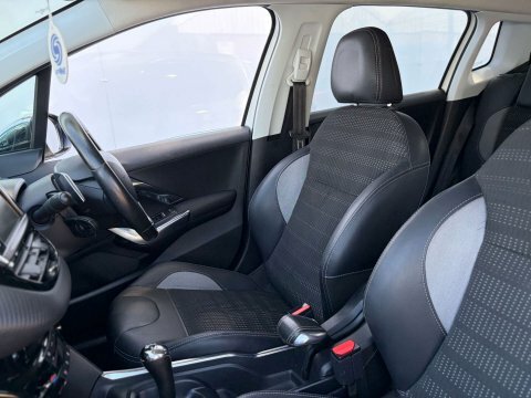 Peugeot 2008 Hatchback Red #48