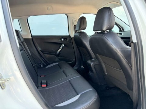 Peugeot 2008 Hatchback Red #19