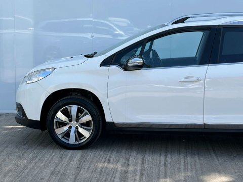 Peugeot 2008 Hatchback Red #40