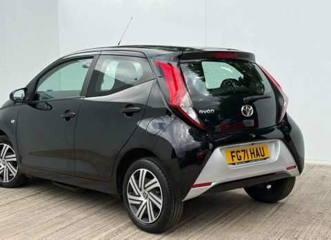 Toyota Aygo X X-play Vvt-i Red #35