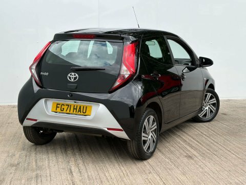 Toyota Aygo X X-play Vvt-i Red #26