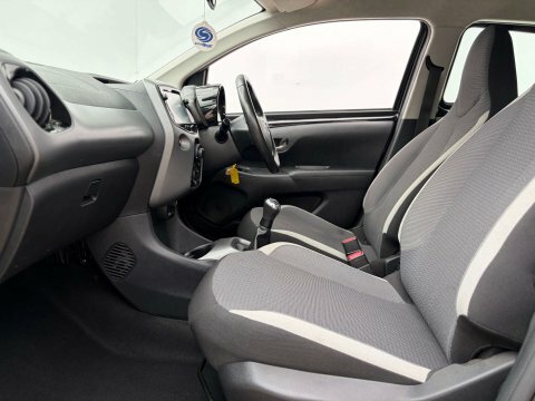 Toyota Aygo X X-play Vvt-i Red #47