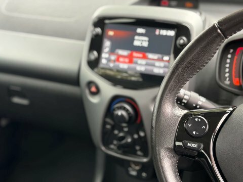 Toyota Aygo X X-play Vvt-i Red #18