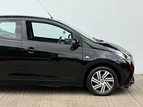 Toyota Aygo X X-play Vvt-i Red #11