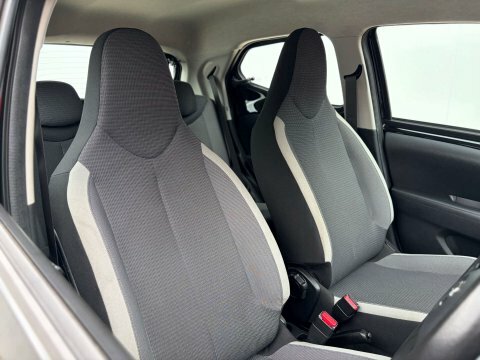 Toyota Aygo X X-play Vvt-i Red #10