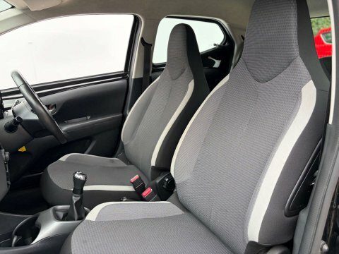 Toyota Aygo X X-play Vvt-i Red #50