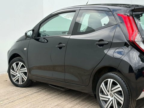Toyota Aygo X X-play Vvt-i Red #29