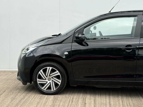 Toyota Aygo X X-play Vvt-i Red #43
