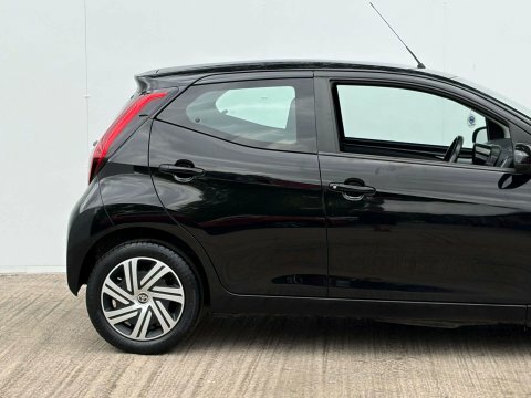 Toyota Aygo X X-play Vvt-i Red #12