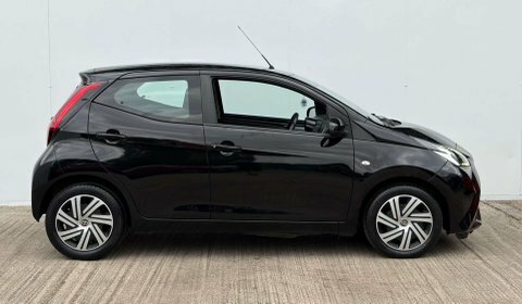 Toyota Aygo X X-play Vvt-i Red #13