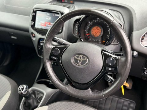 Toyota Aygo X X-play Vvt-i Red #17