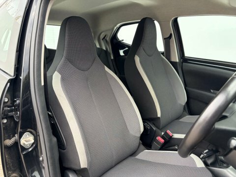 Toyota Aygo X X-play Vvt-i Red #16