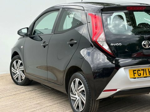 Toyota Aygo X X-play Vvt-i Red #32