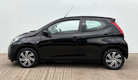 Toyota Aygo X X-play Vvt-i Red #40
