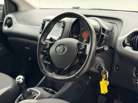 Toyota Aygo X X-play Vvt-i Red #37