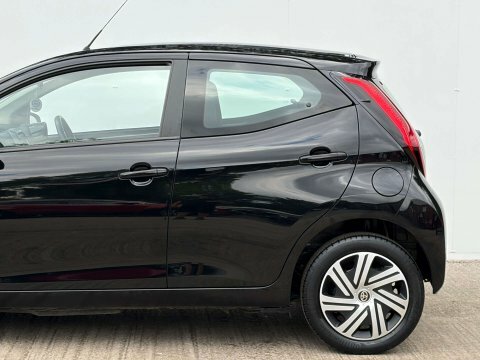 Toyota Aygo X X-play Vvt-i Red #44