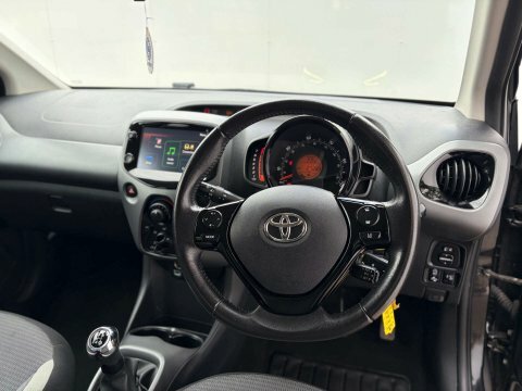 Toyota Aygo X X-play Vvt-i Red #34