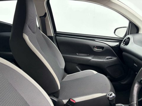 Toyota Aygo X X-play Vvt-i Red #14