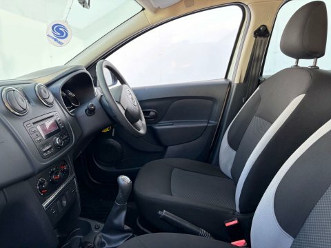 Dacia Sandero Dacia Sandero 1.0 Sce Essential Red #55