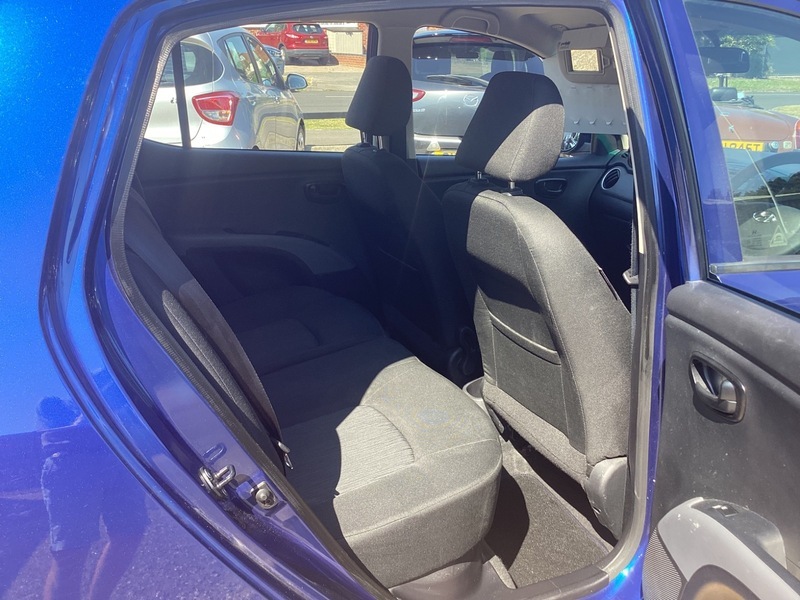 Hyundai I10 Classic 5-Door 20 Road Tax, Chain Driven Red #9