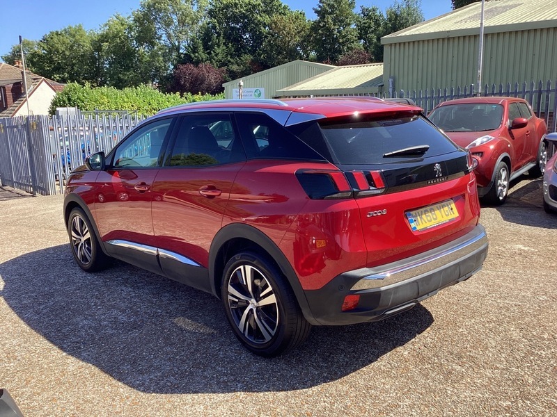 Peugeot 3008 1.2 Puretech Allure Suv Red #4