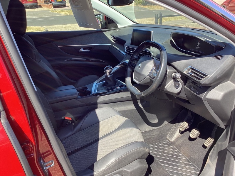 Peugeot 3008 1.2 Puretech Allure Suv Red #6