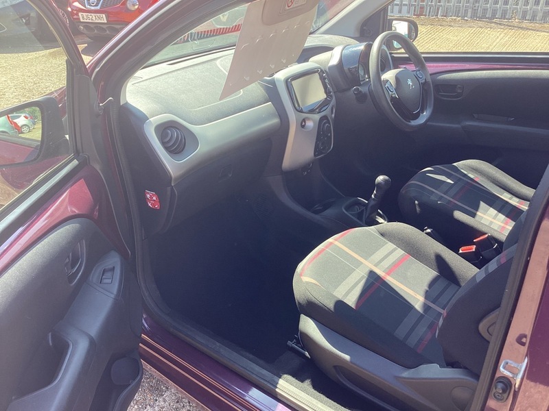 Peugeot 108 Allure Black #9