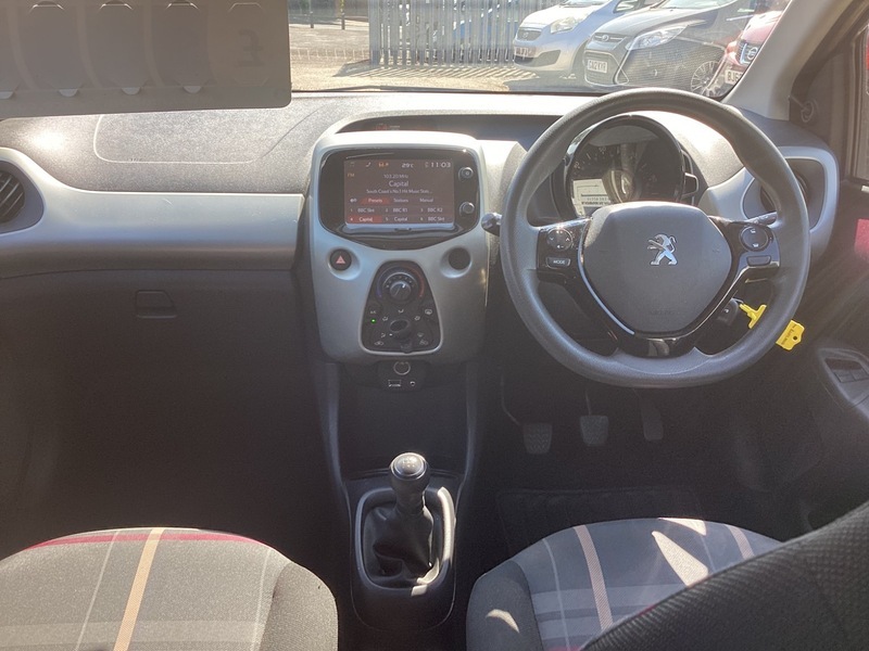 Peugeot 108 Allure Black #10