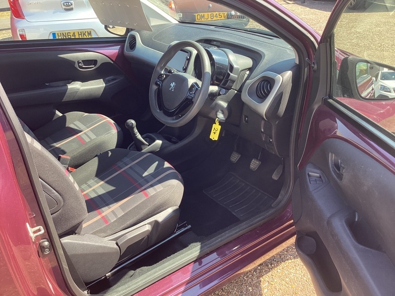 Peugeot 108 Allure Black #8