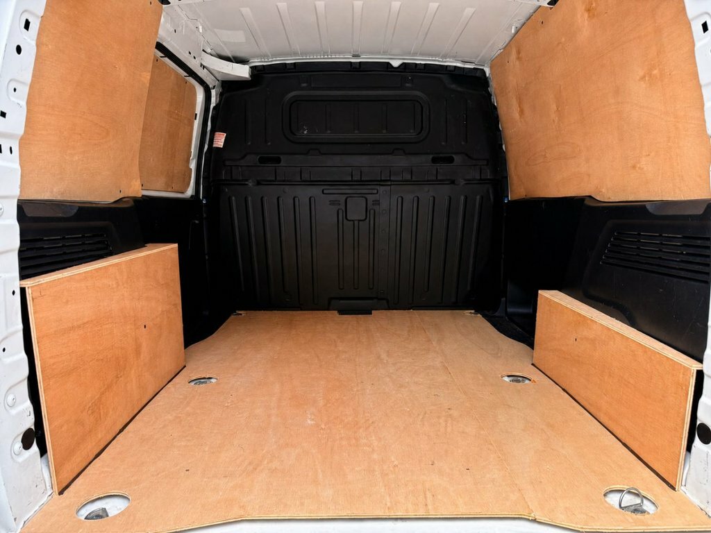 Vauxhall Combo 1.6L Sportive White #5