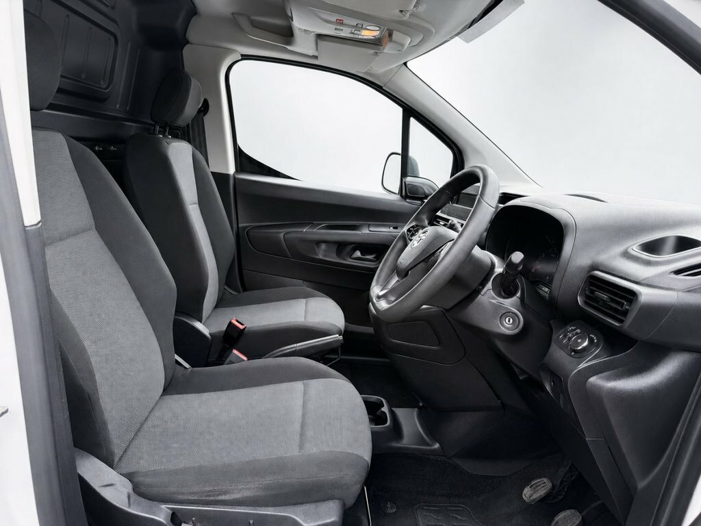 Vauxhall Combo 1.6L Sportive White #6