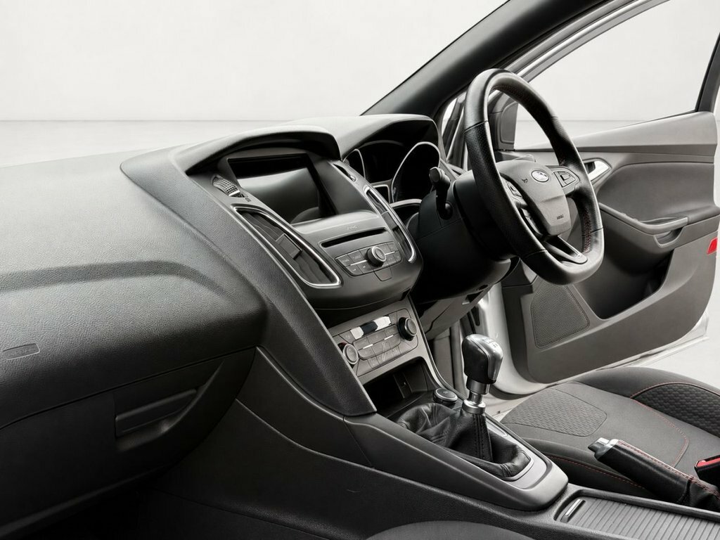 Ford Focus 1L St-line X CA18UFC Silver #2