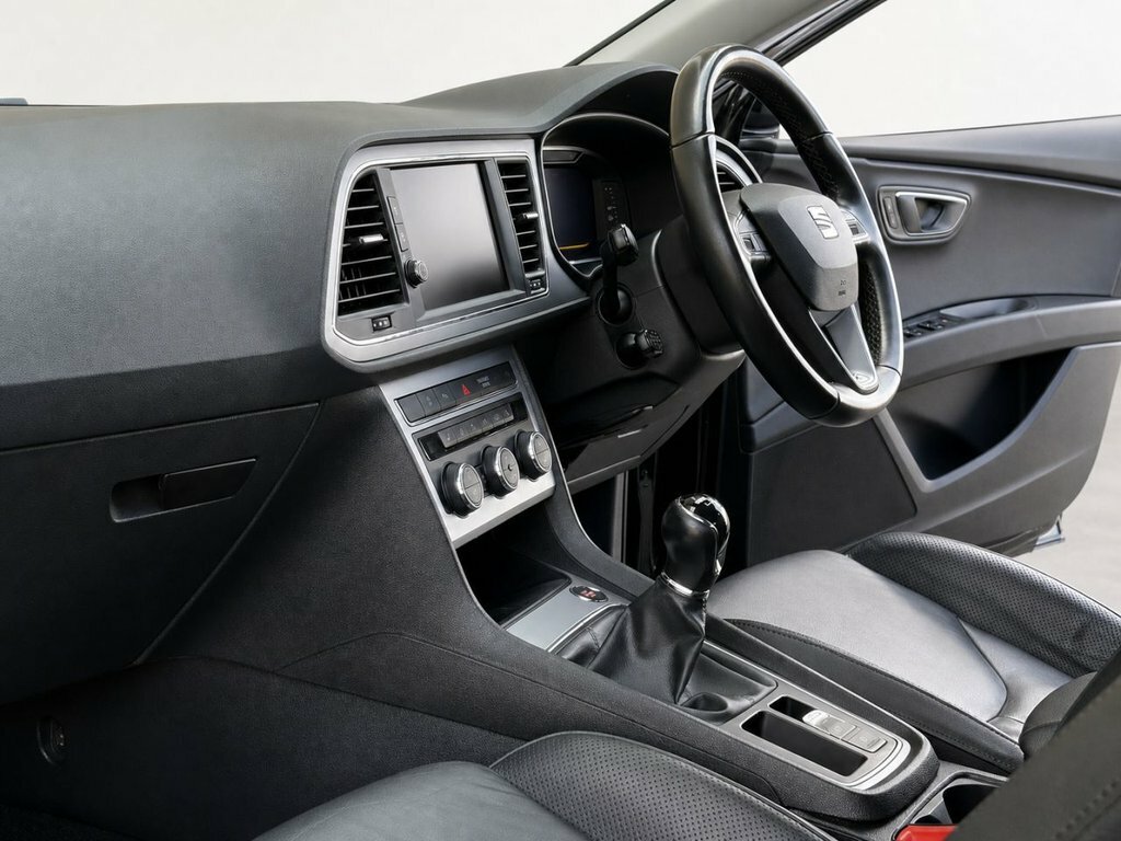 Seat Leon 2L Xcellence Lux YY70HXE Black #2