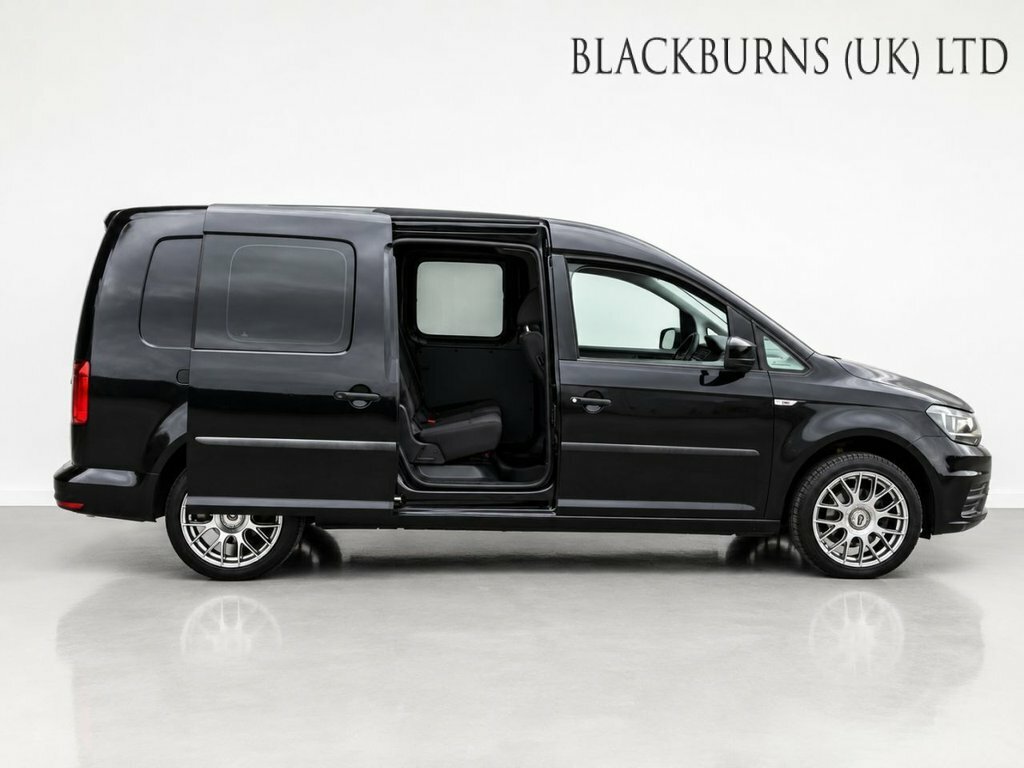 Volkswagen Caddy Maxi Combi Black #4