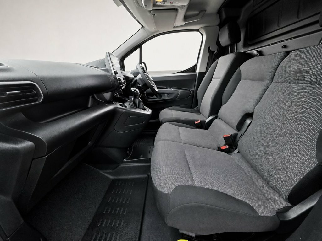 Peugeot Partner 1.5L Professional NU70FJX White #4