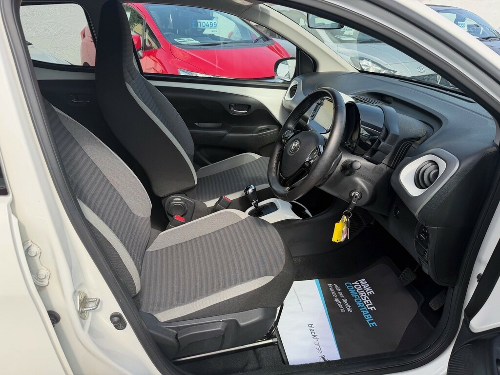Toyota Aygo 1.0 Vvt-i X-trend Hatchback X-shift Eur White #3
