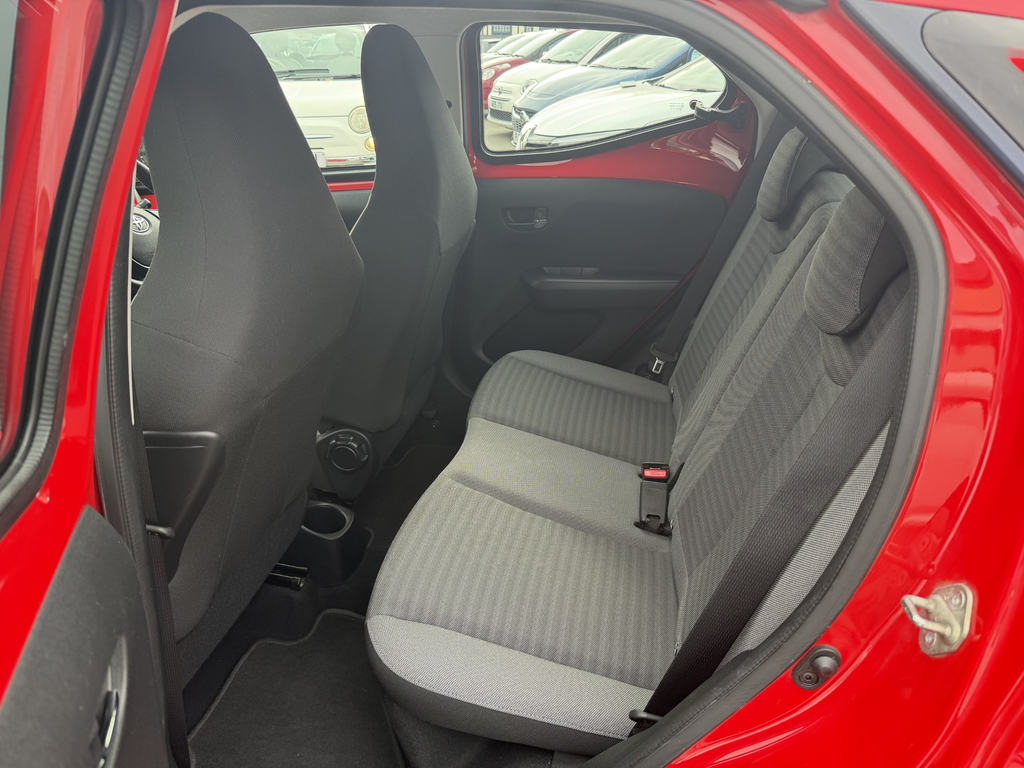 Toyota Aygo Vvt-i X-play X-shift Red #6