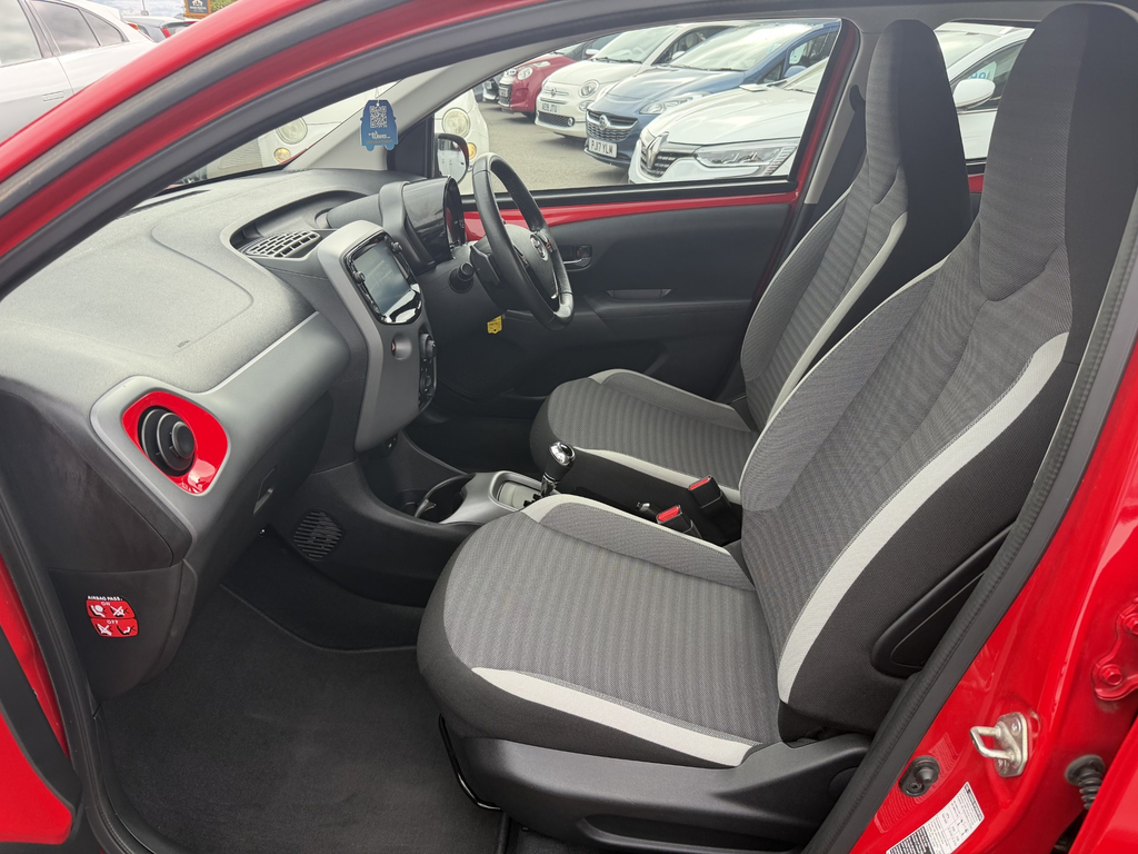 Toyota Aygo Vvt-i X-play X-shift Red #5