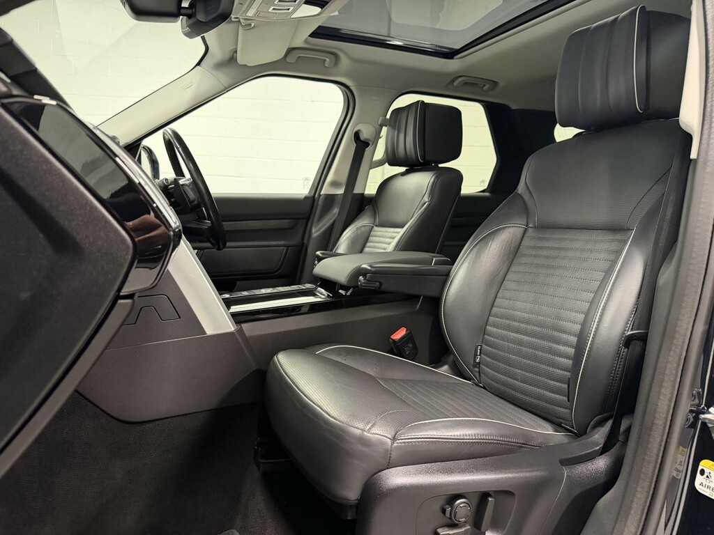 Land Rover Discovery 3.0 Td V6 Hse Black #4