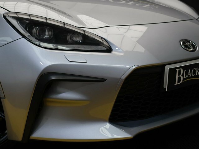 Toyota GR86 Coupe White #15