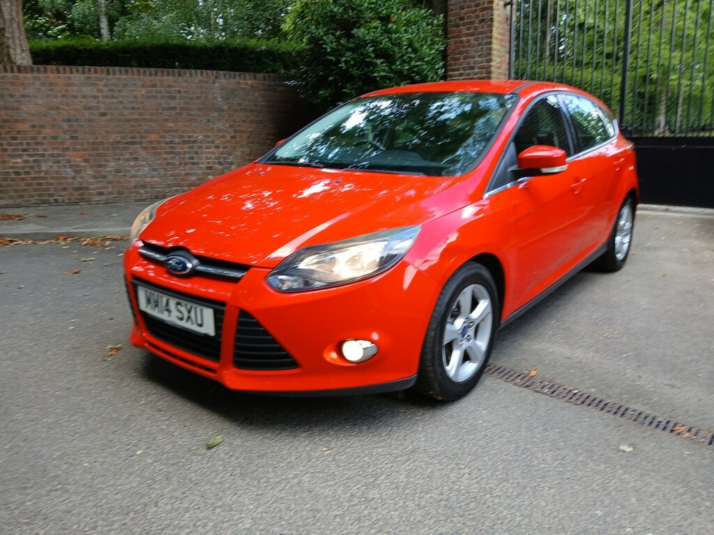 Ford Focus 1.6I 125 Bhp Zetec Navigator 5Dr. MM14SXU Red #3