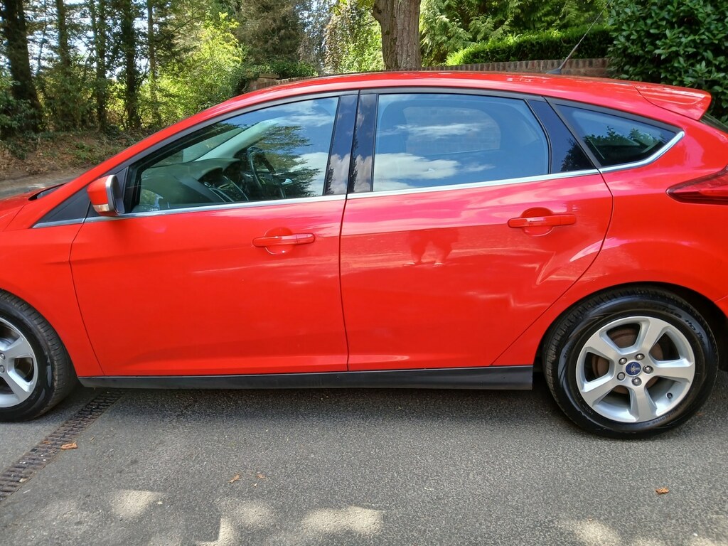 Ford Focus 1.6I 125 Bhp Zetec Navigator 5Dr. MM14SXU Red #6