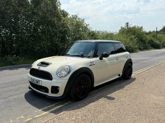 Mini Hatch 1.6 John Cooper Works World Championship Hatchback White
