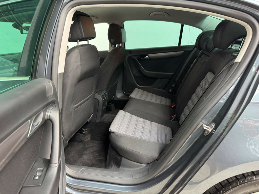 Volkswagen Passat  Silver #9