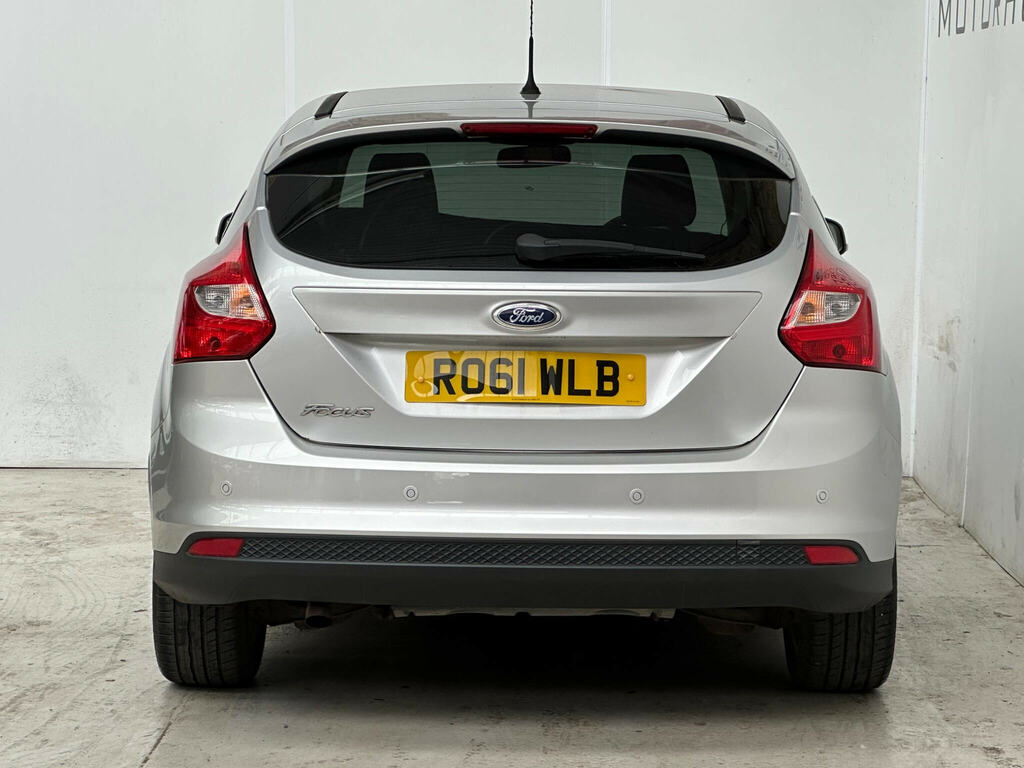 Ford Focus 1.6 Zetec 124 Bhp Red #5