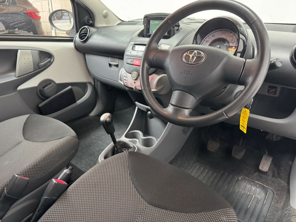 Toyota Aygo 1.0 Vvt-i Go Euro 5 White #3