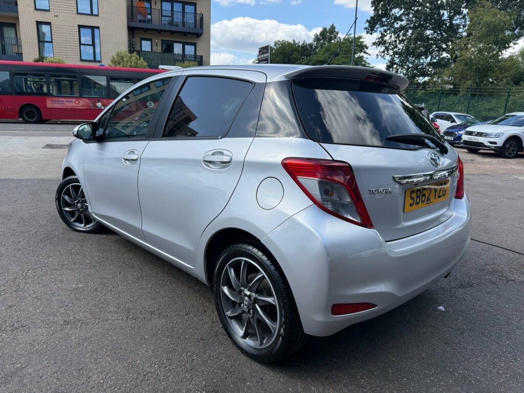 Toyota Yaris Yaris Tr Vvt-i White #22