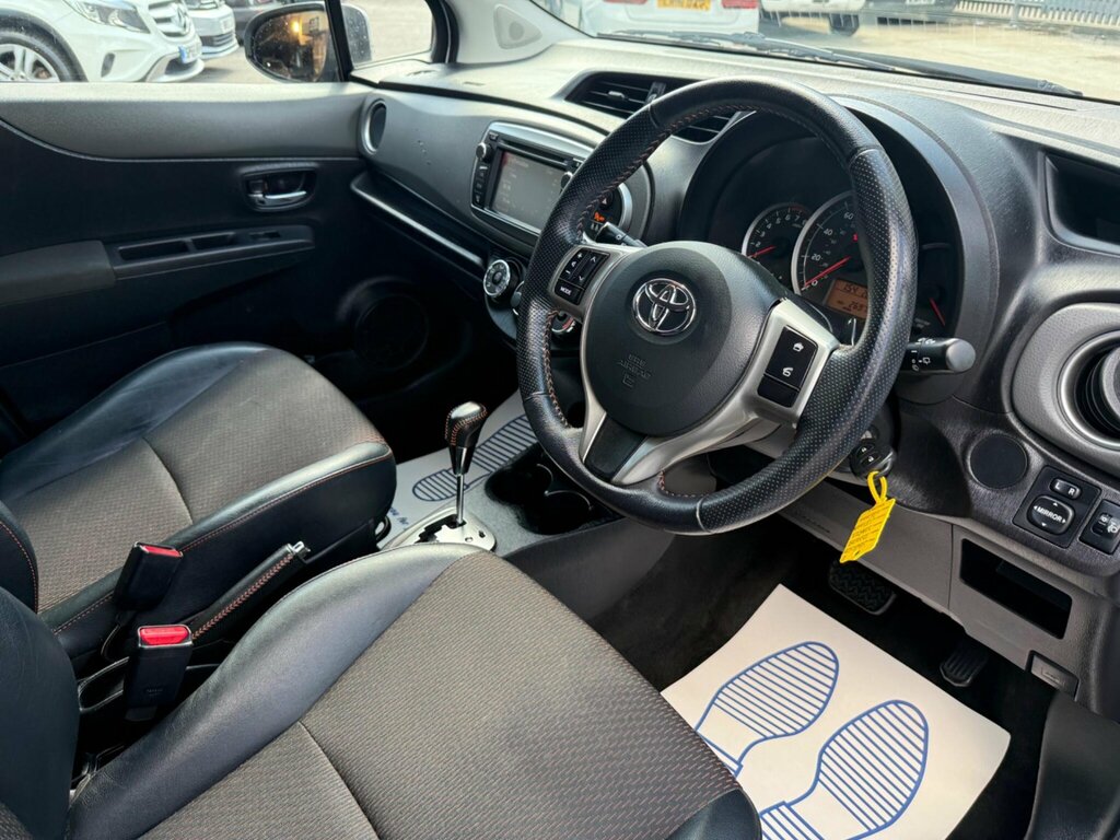 Toyota Yaris Yaris Tr Vvt-i White #8