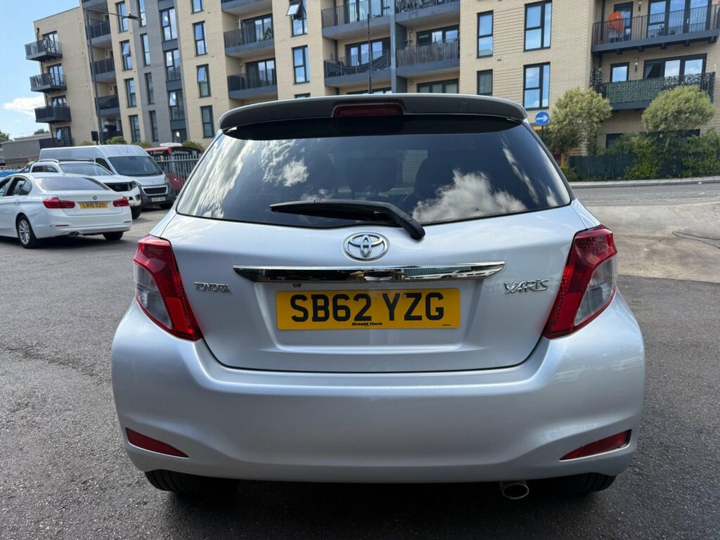 Toyota Yaris Yaris Tr Vvt-i White #4