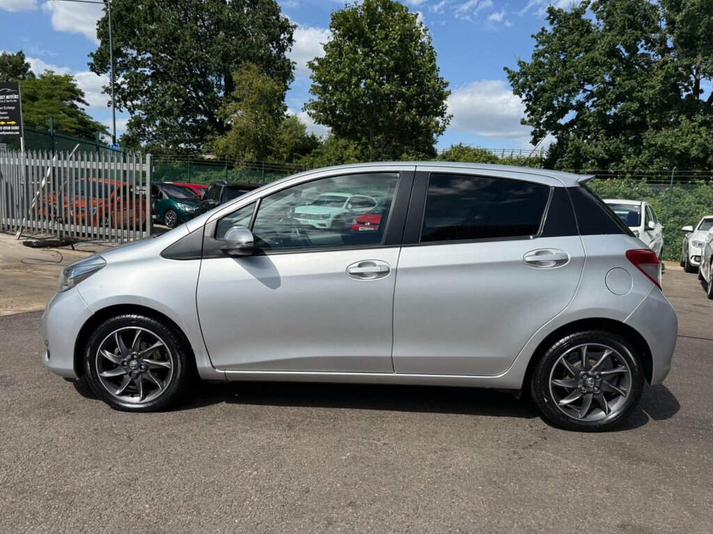 Toyota Yaris Yaris Tr Vvt-i White #25